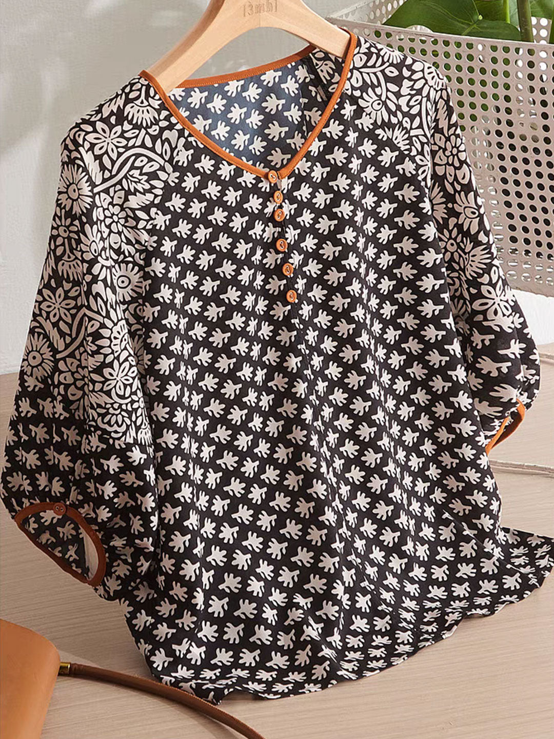 Molly Loose V-Neck Printed Shirt