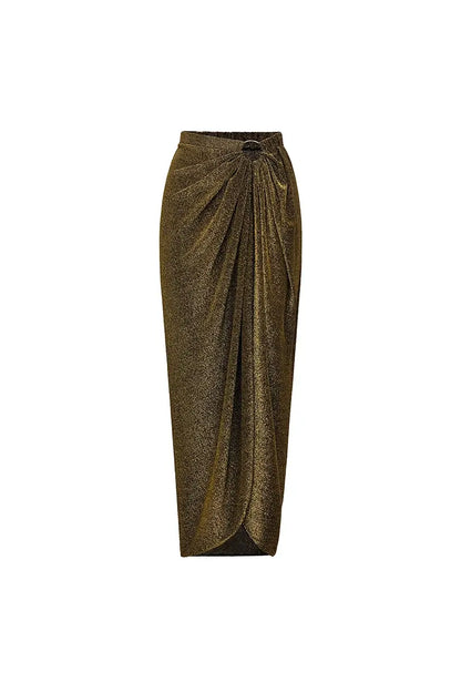 Traje de baño de una pieza brillante con recorte y hebilla dorada