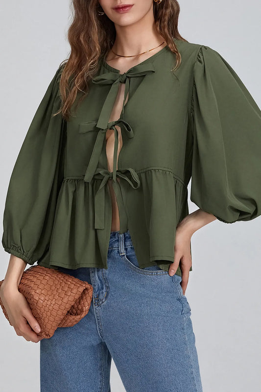 Blusa con mangas abullonadas, peplum y lazos