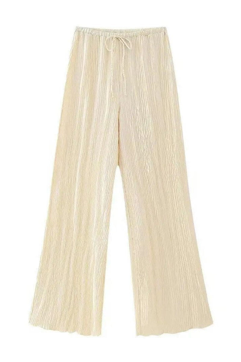 Traje informal de pantalón ancho con cintura alta y top sin mangas con cuello halter