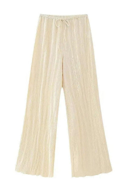 Traje informal de pantalón ancho con cintura alta y top sin mangas con cuello halter
