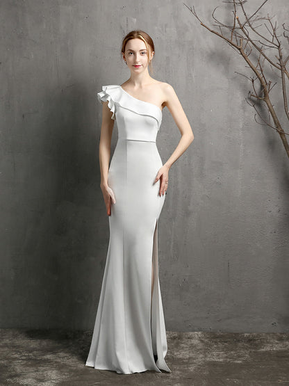 Elegant and dignified banquet evening dress