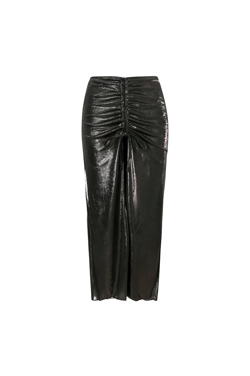 Traje de baño negro brillante con apliques de lentejuelas y recortes