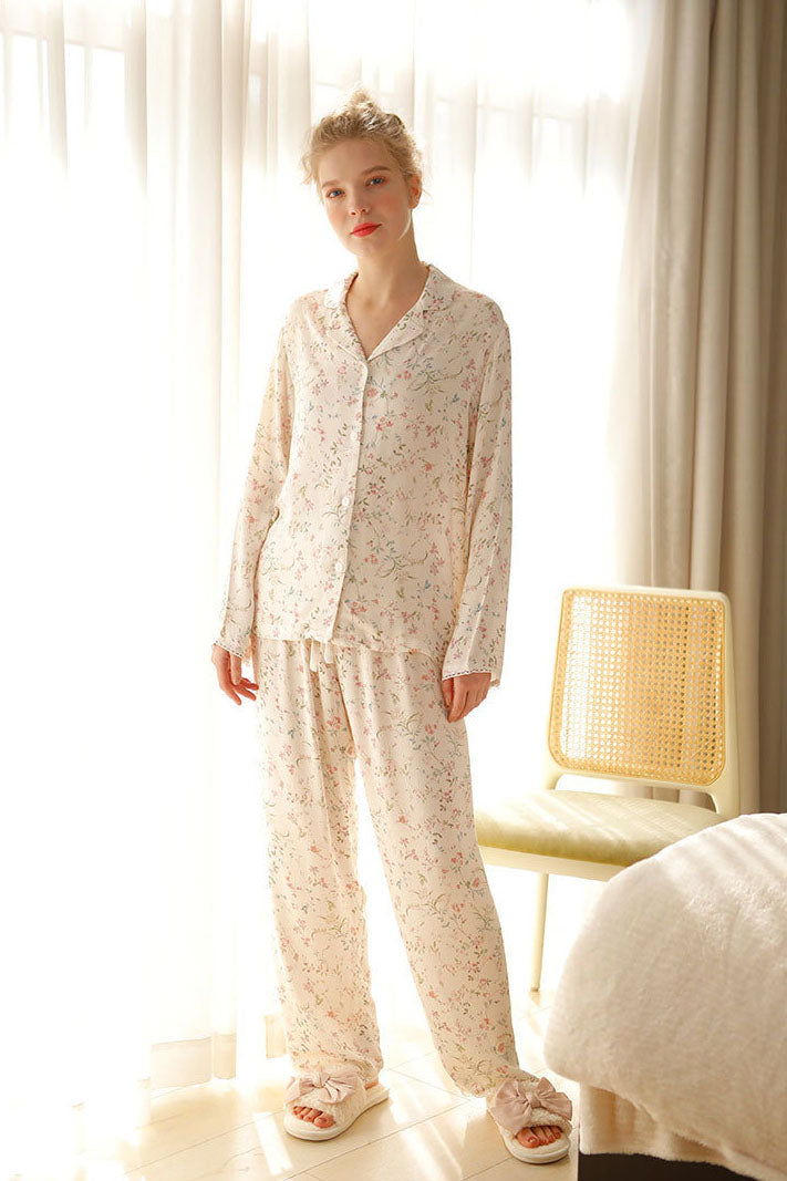 Conjunto de pijama floral con hojas de sauce