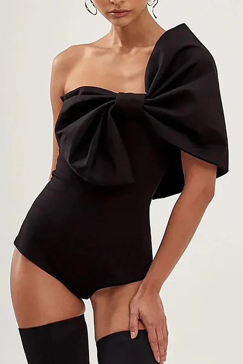 Traje de baño de una pieza con lazo blanco y negro