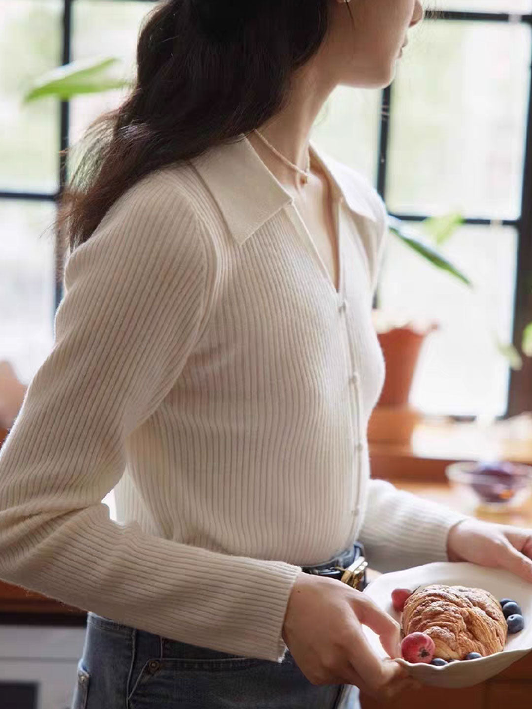 Zoey Retro V-Neck Solid Color Knitted Top