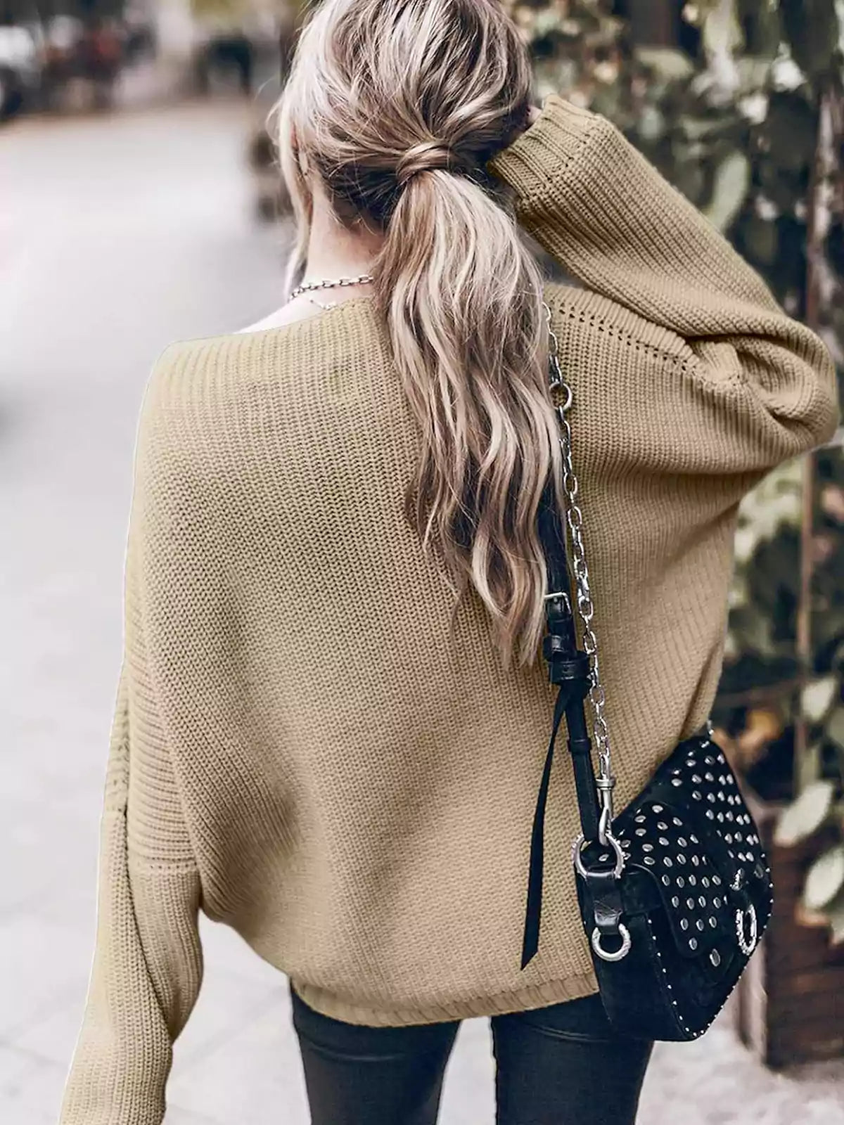 Conjunto de suéter de punto extragrande con mangas murciélago y minifalda con volantes