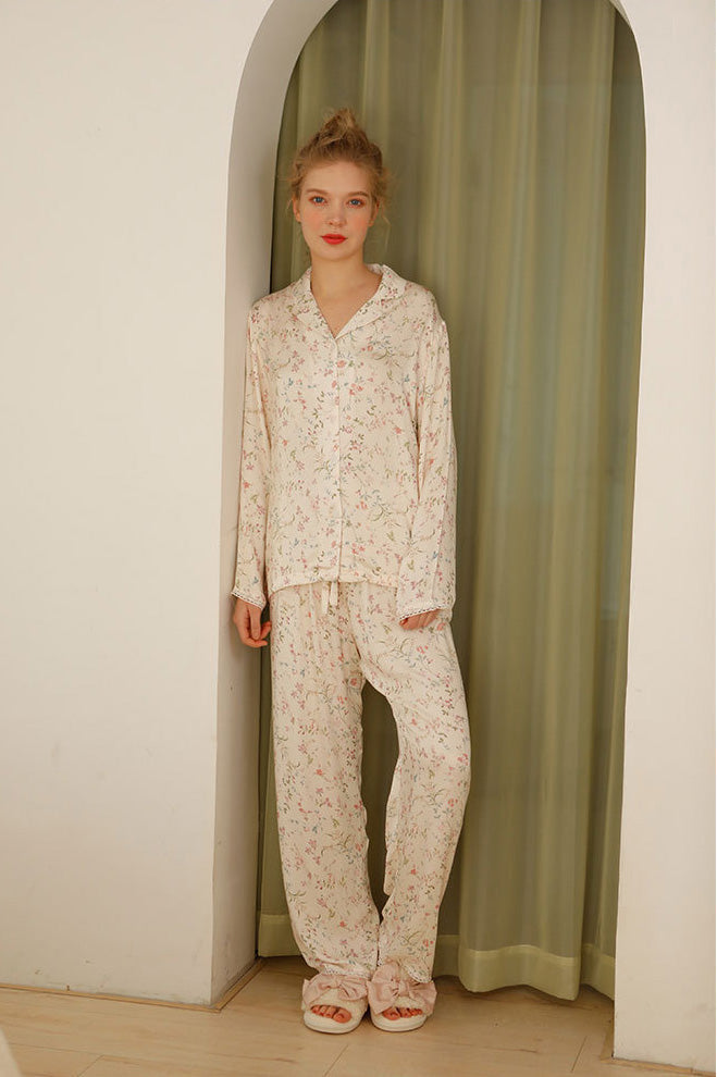 Conjunto de pijama floral con hojas de sauce