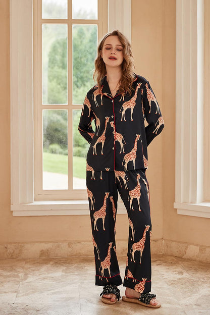 Pijama de manga larga con estampado de jirafa negra
