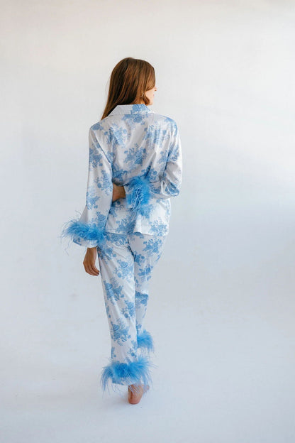 Conjunto de pijama de satén con estampado floral azul