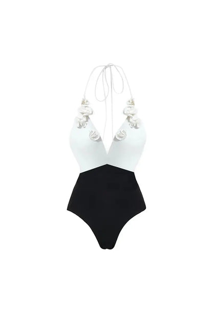 Traje de baño con cuello halter y adornos florales de color sólido