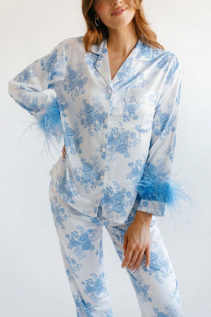 Conjunto de pijama de satén con estampado floral azul