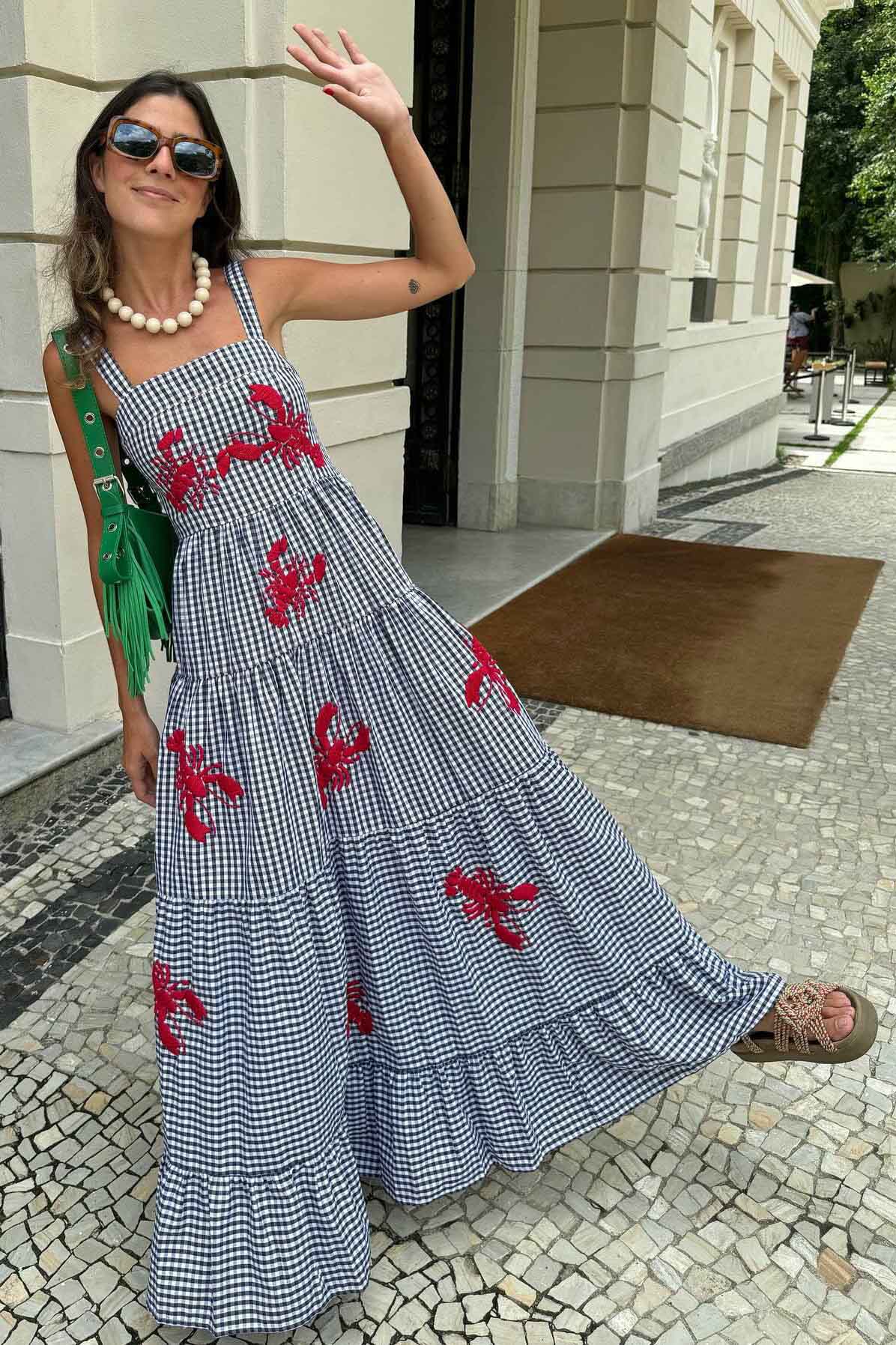 Exquisito vestido camisola midi con bordado festivo