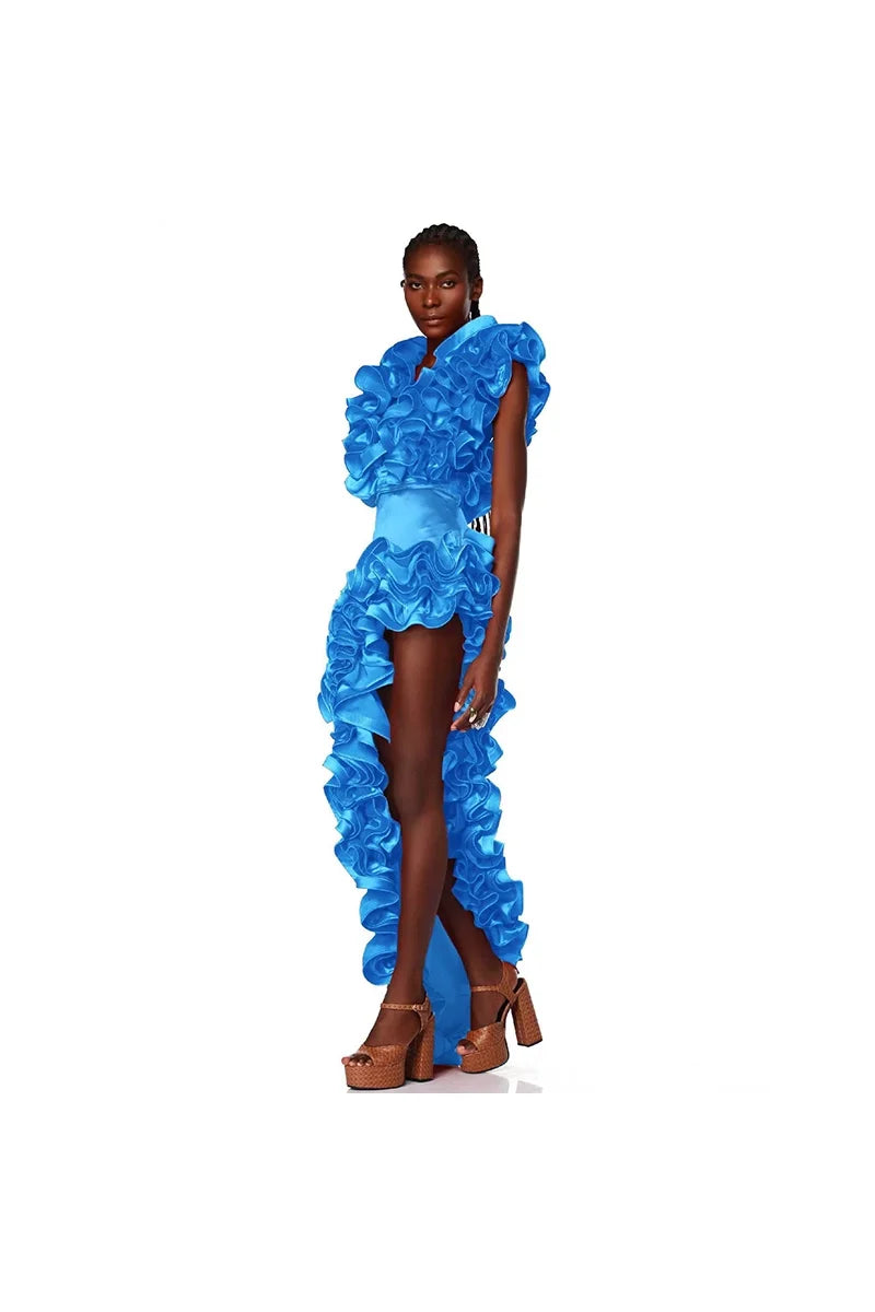 Traje de baño azul con escote en V y encaje