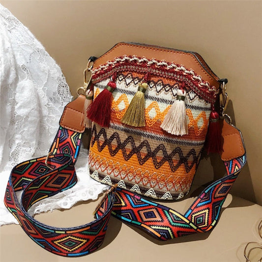Bolso bandolera informal de moda con diseño de borlas y estampado étnico de patchwork
