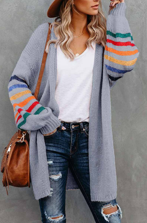Prendas de abrigo festoneadas con bolsillos y estampado de rayas informales a la moda
