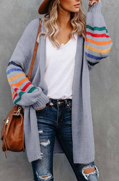 Prendas de abrigo festoneadas con bolsillos y estampado de rayas informales a la moda