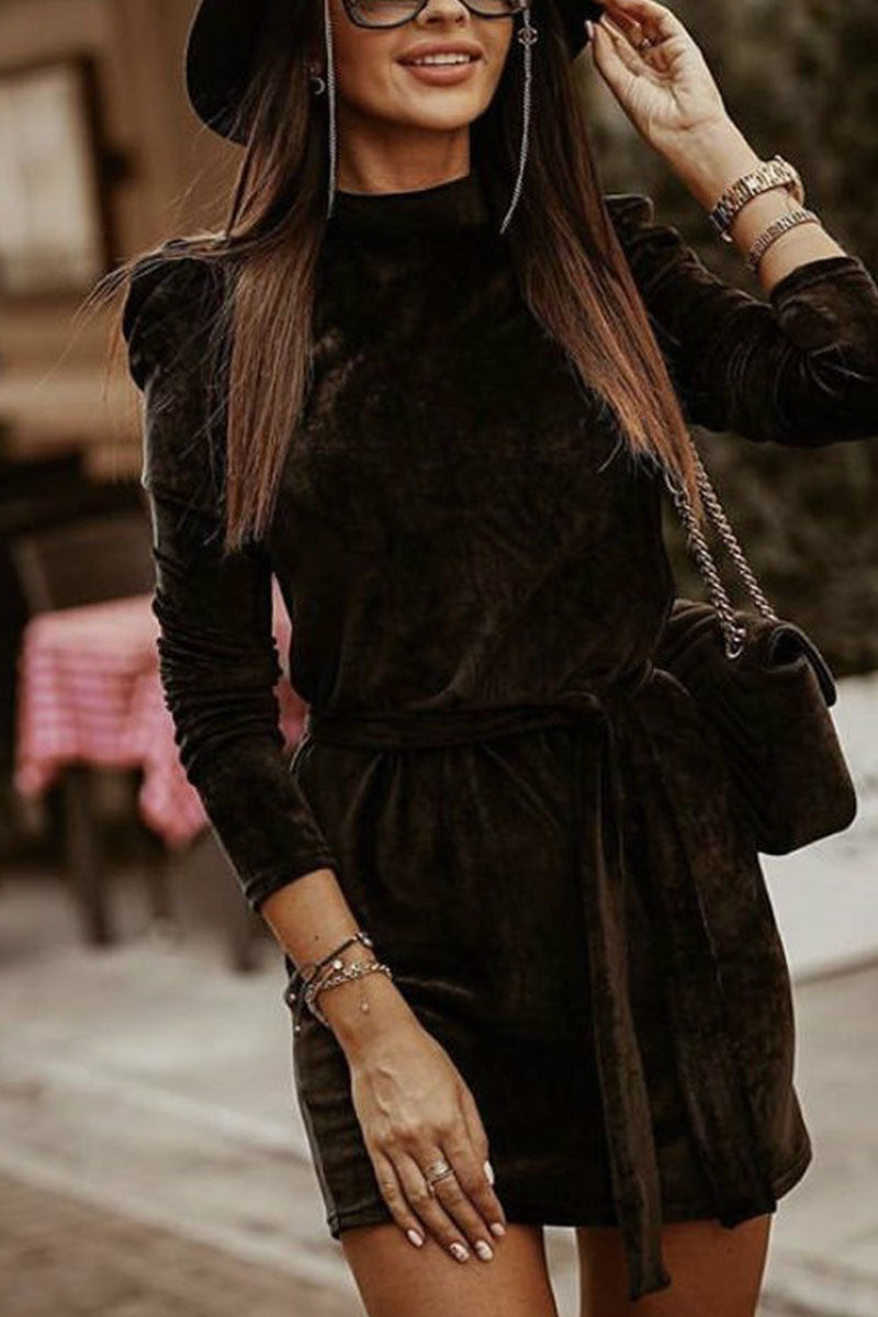 Elegantes vestidos de falda lápiz con cuello redondo y patchwork liso