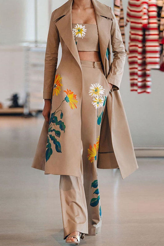 Conjunto de tres piezas de manga larga con cuello vuelto y estampado urbano de moda
