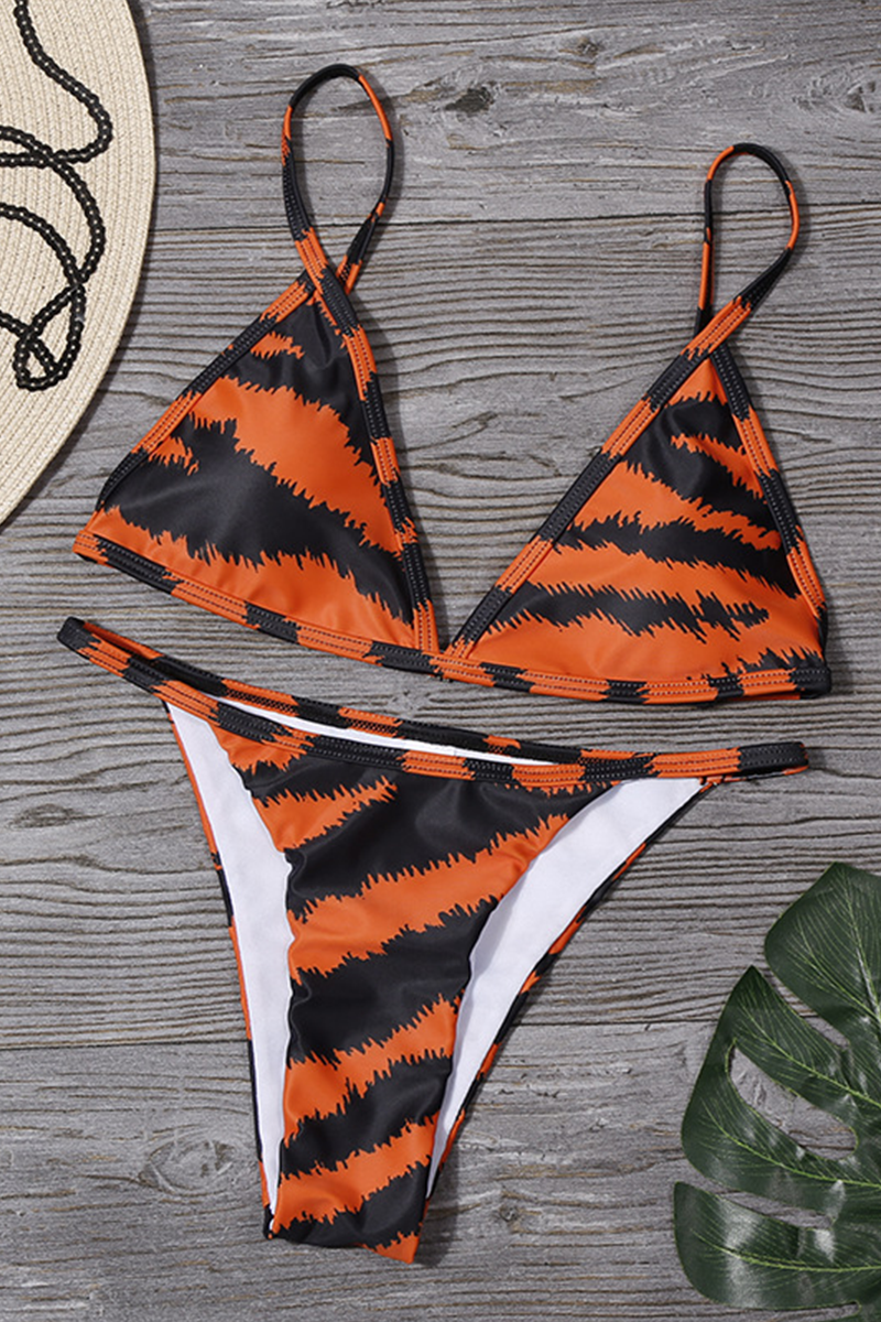 Trajes de baño con contraste y estampado de vacaciones