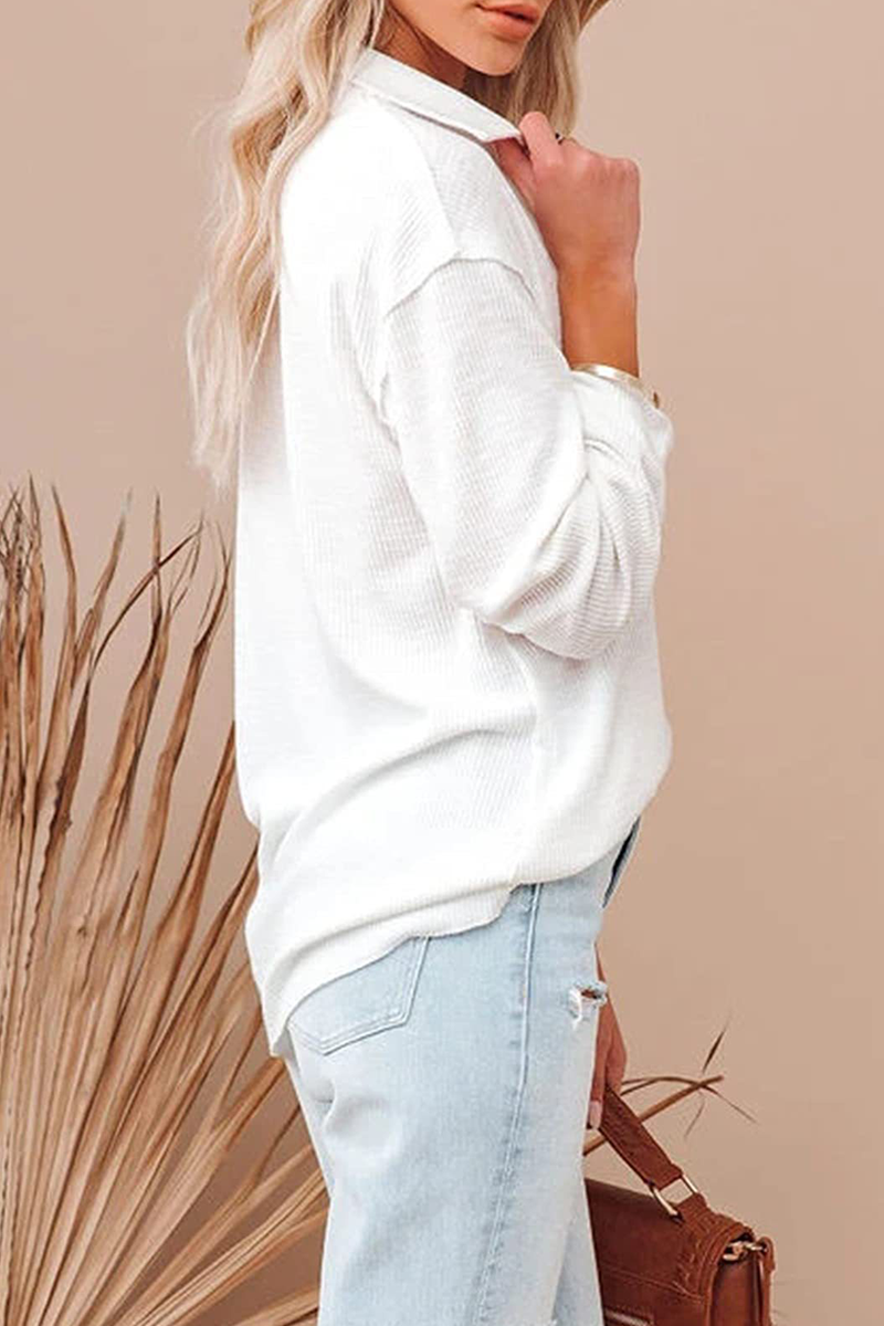 Tops casuales con cuello vuelto y hebilla sólida