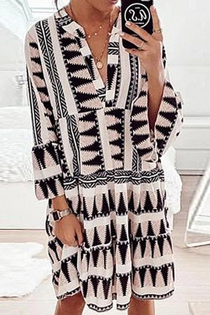 Vestidos casuales con estampado de patchwork, volantes, cuello en V y falda pastel