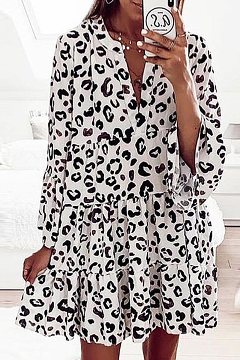 Vestidos casuales con estampado de patchwork, volantes, cuello en V y falda pastel