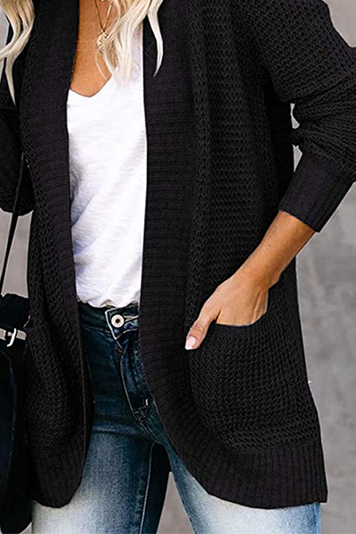 Suéter informal liso con bolsillos divididos y cuello en V