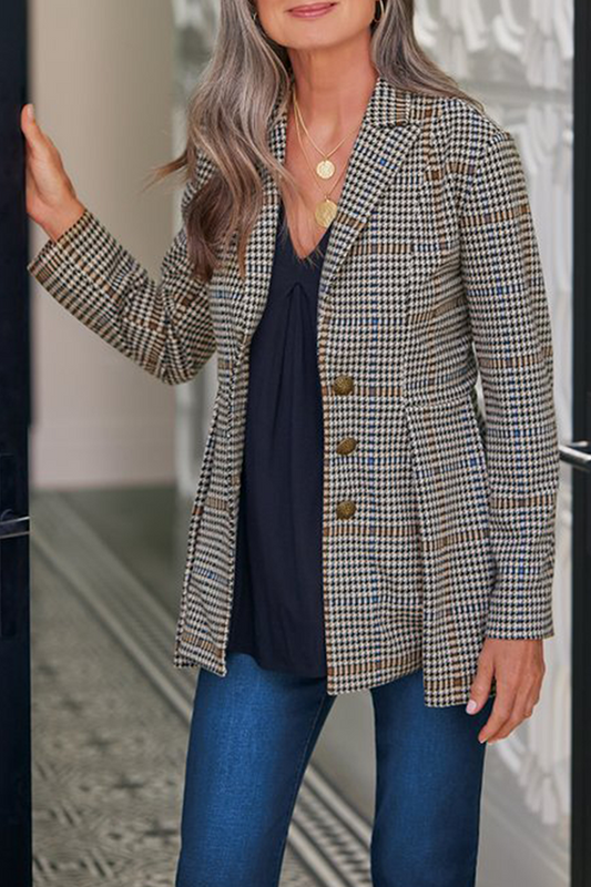 Elegante prenda exterior con cuello vuelto y hebilla de patchwork a cuadros