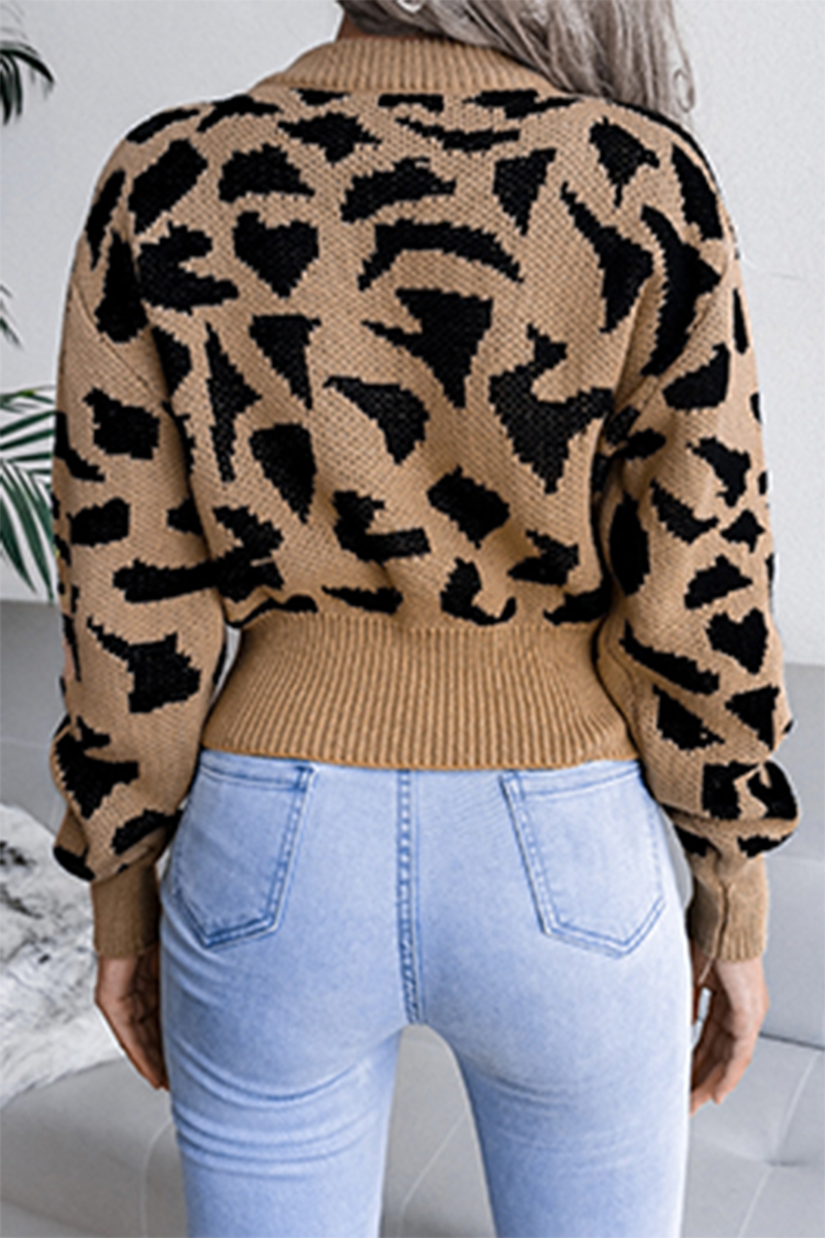 Tops casuales con cuello redondo, abertura y contraste