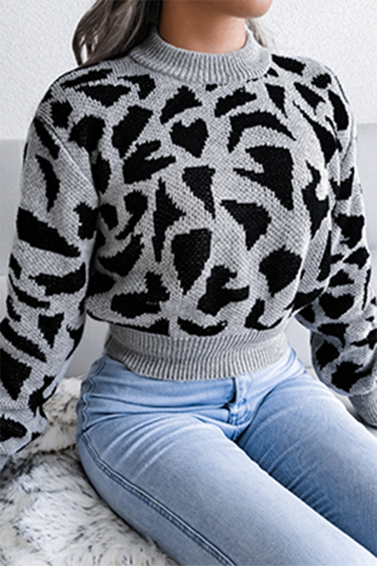 Tops casuales con cuello redondo, abertura y contraste