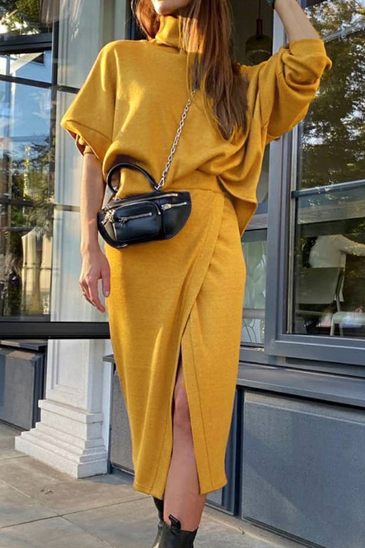 Conjunto de dos piezas de cuello alto, manga larga y abertura en la unión, liso y urbano