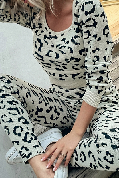 Conjunto informal de dos piezas con cuello redondo, manga larga y parches de leopardo