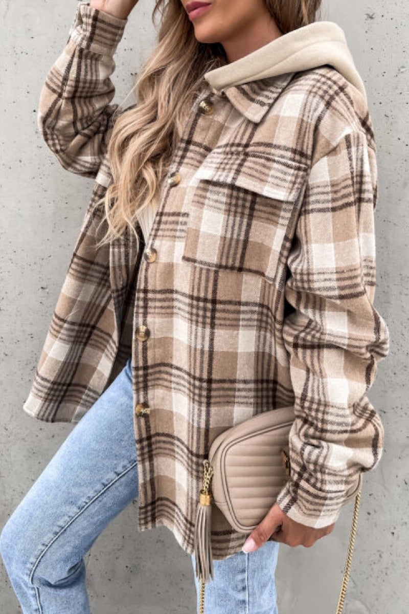 Prendas de abrigo casuales de moda con cuello vuelto y cuadros en contraste