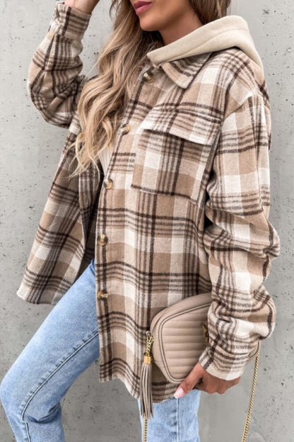 Prendas de abrigo casuales de moda con cuello vuelto y cuadros en contraste