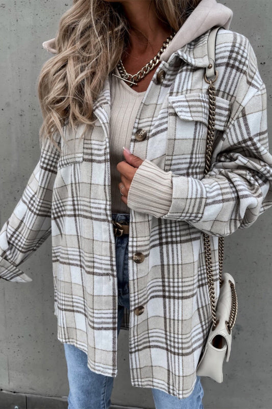 Prendas de abrigo casuales de moda con cuello vuelto y cuadros en contraste