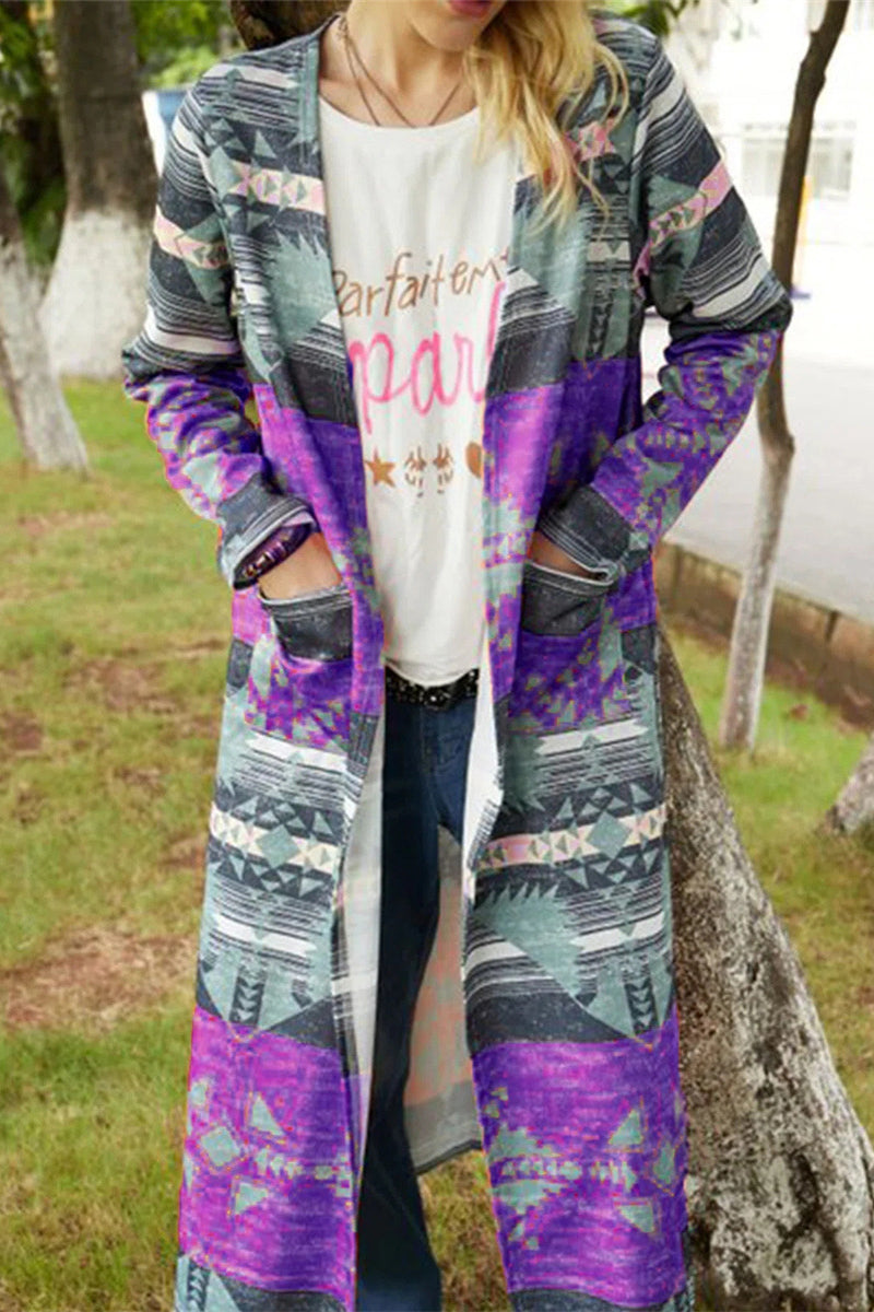 Prendas de abrigo con cuello vuelto, estampado asimétrico y patchwork geométrico de moda