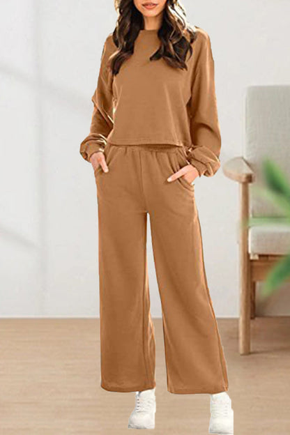Conjunto informal de dos piezas con cuello redondo, manga larga y color liso