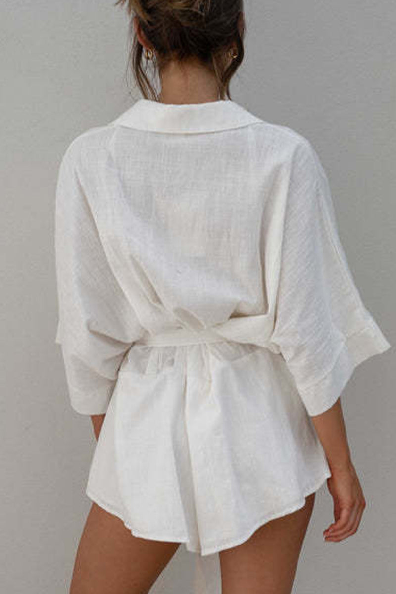 Mono holgado informal de cuello vuelto con frenillo liso y simplicidad