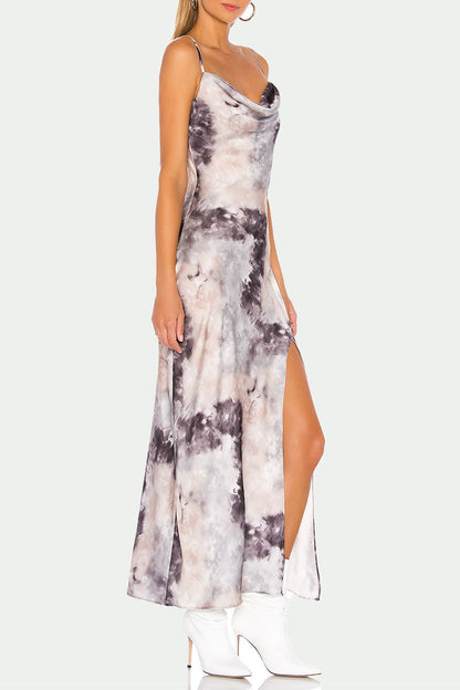 Vestido elegante con cuello asimétrico, abertura y estampado