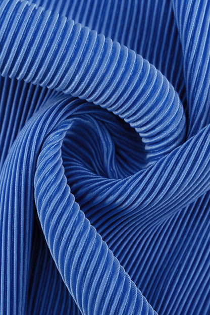 Conjunto de dos piezas informal de cuello alto, manga corta y pliegues lisos