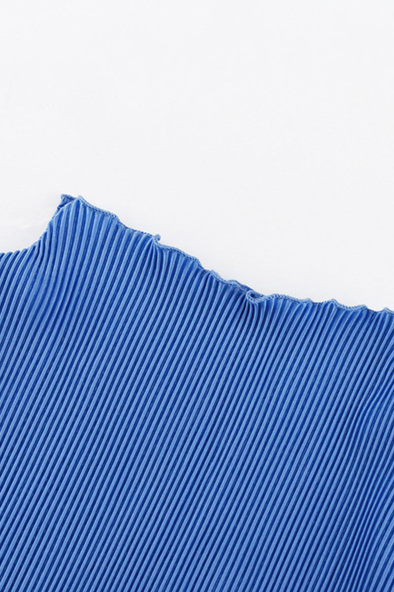 Conjunto de dos piezas informal de cuello alto, manga corta y pliegues lisos