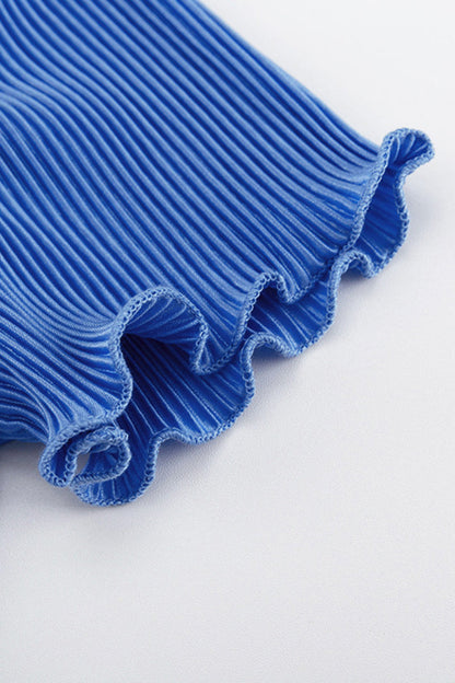 Conjunto de dos piezas informal de cuello alto, manga corta y pliegues lisos