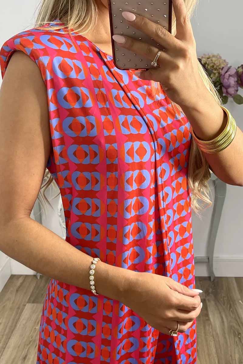Conjunto de dos piezas informal con estampado, abertura y cuello redondo, sin mangas