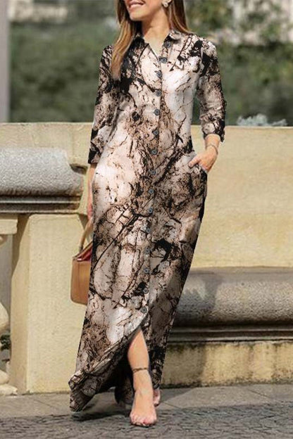 Vestido camisero informal con cuello vuelto y bolsillo estampado