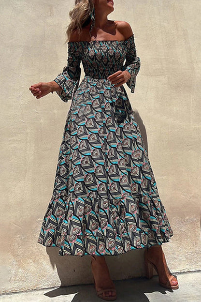 Vestido irregular con hombros descubiertos y estampado elegante de patchwork