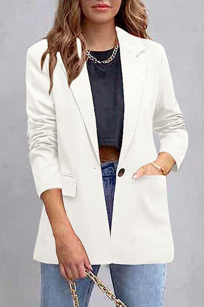 Elegante prenda exterior con cuello vuelto y bolsillos sólidos