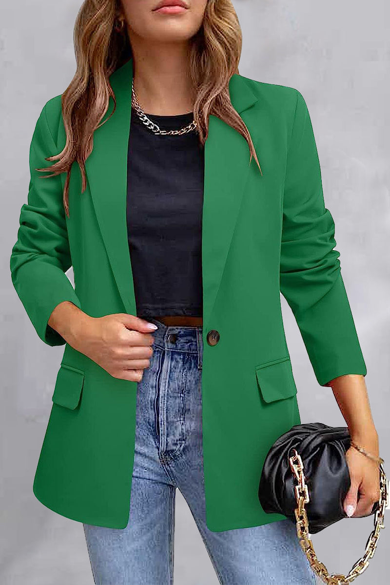 Elegante prenda exterior con cuello vuelto y bolsillos sólidos