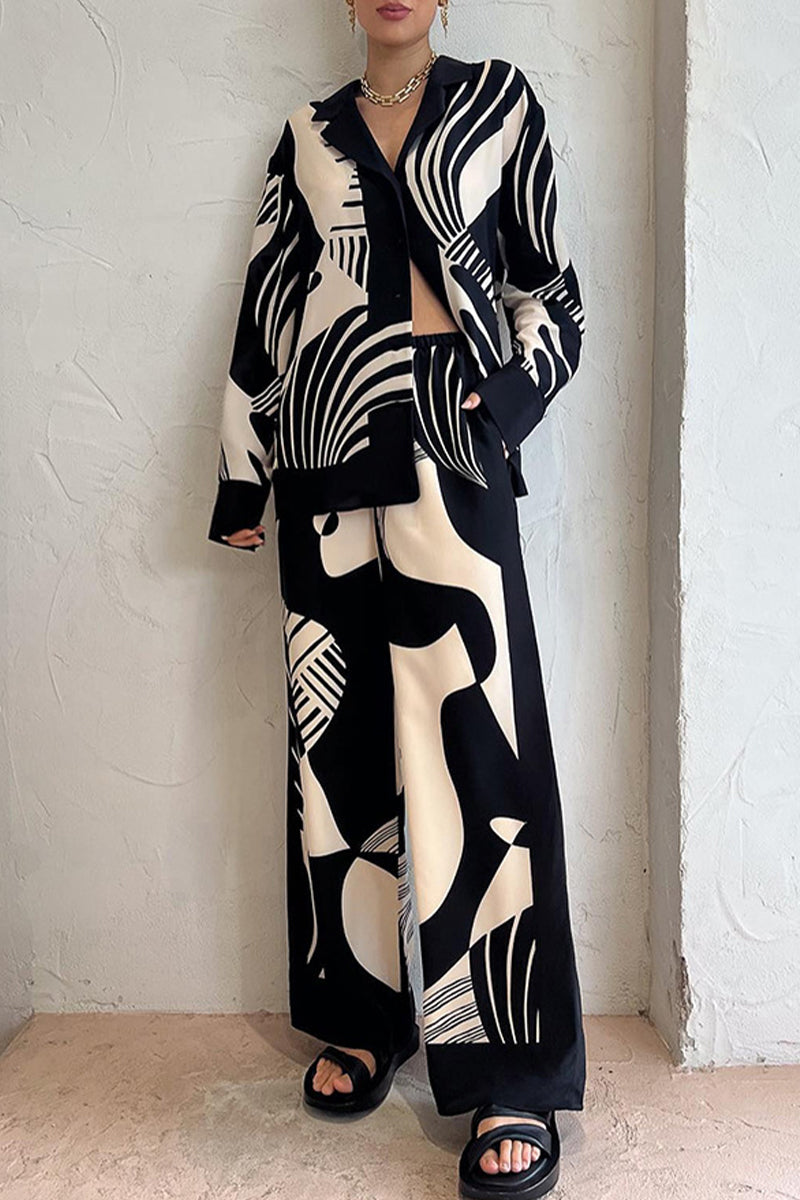 Conjunto informal de dos piezas con cuello vuelto y bolsillo con estampado geométrico