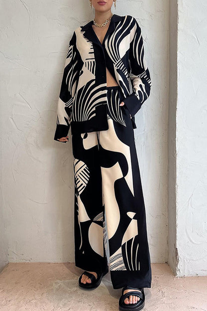 Conjunto informal de dos piezas con cuello vuelto y bolsillo con estampado geométrico